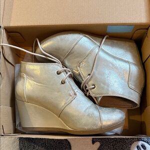 Tom’s desert wedge white gold metallic wedge bootie